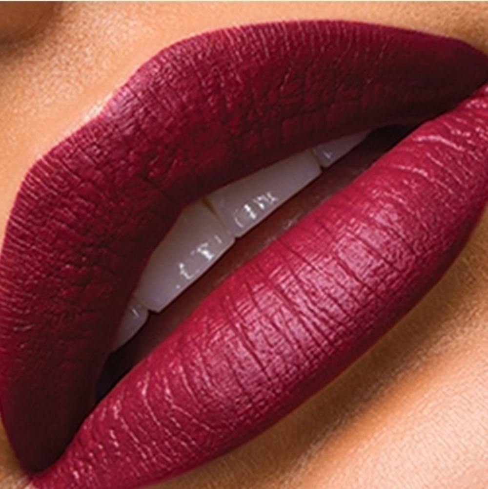Color Sensational Vivid Matte Liquid Lipstick Shade 39